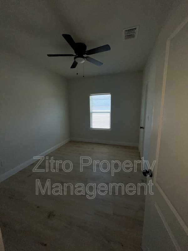 Fort Worth House: 4441 Wayside Ave