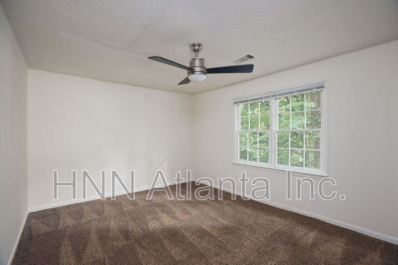 Norcross Condo: 5557 Estates Court