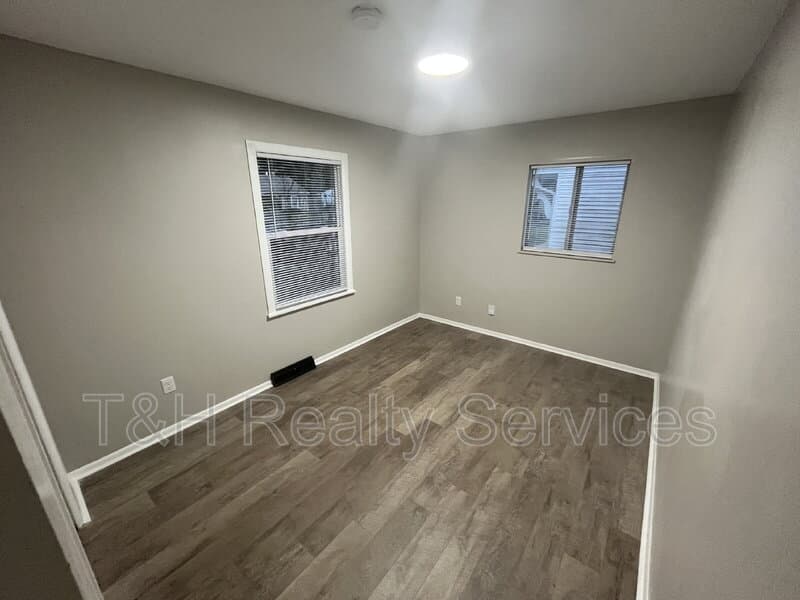Anderson House: 1811 Norwood Way