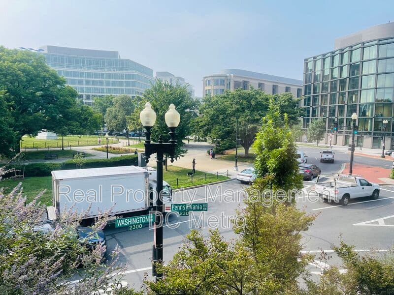 Washington Condo: 3 Washington Circle NW