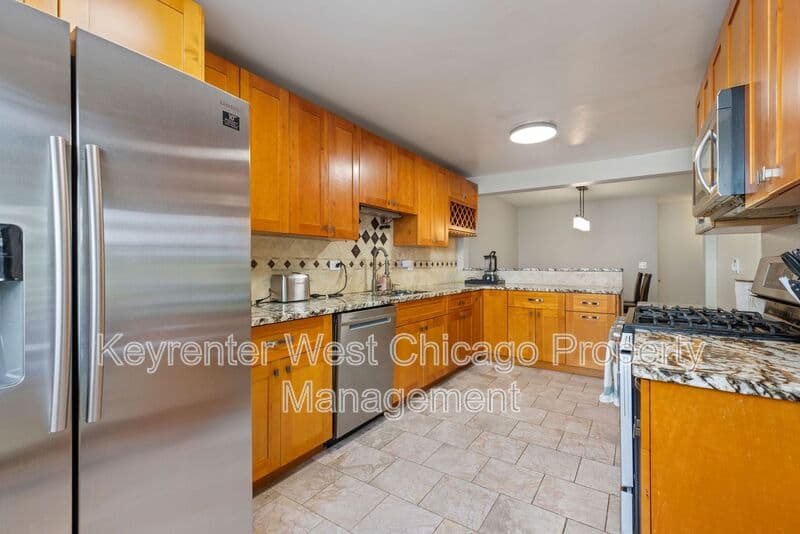 Rolling Meadows House: 2930 Northampton Dr