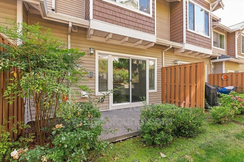 Beaverton Condo: 8630 SW 147th Terrace - 103