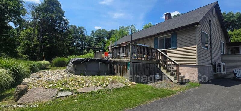 East Stroudsburg House: 135 Little Creek Lane