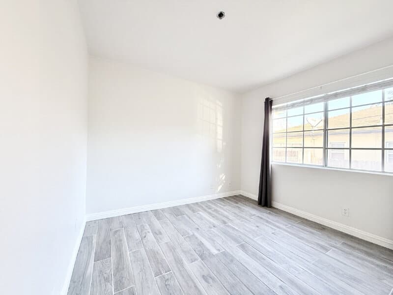 Inglewood Condo: 741 Venice Way