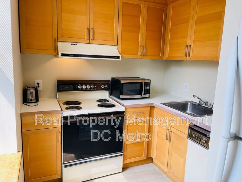 Washington Condo: 3 Washington Circle NW