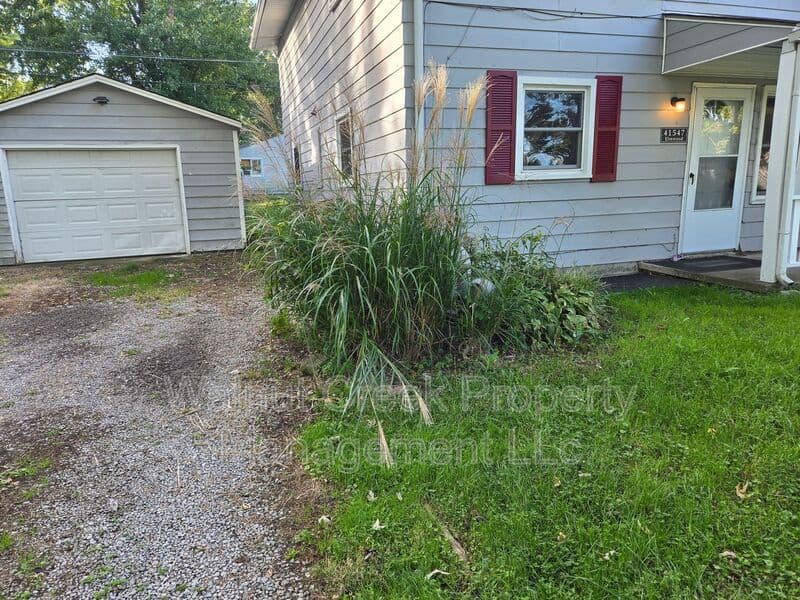 Elyria Condo: 41547 Elmwood St