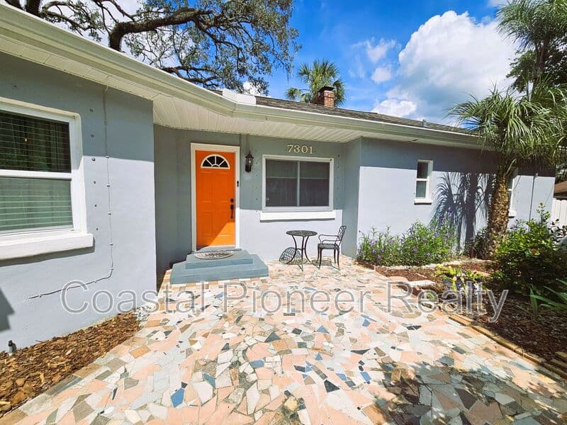 Tampa House: 7301 N 13th St