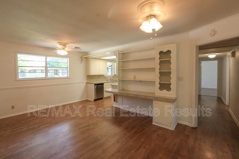 Springdale House: 1402 Lawrence Ave