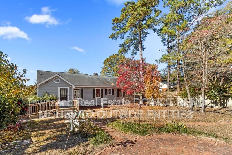 Fayetteville House: 315 Fairfield Dr.