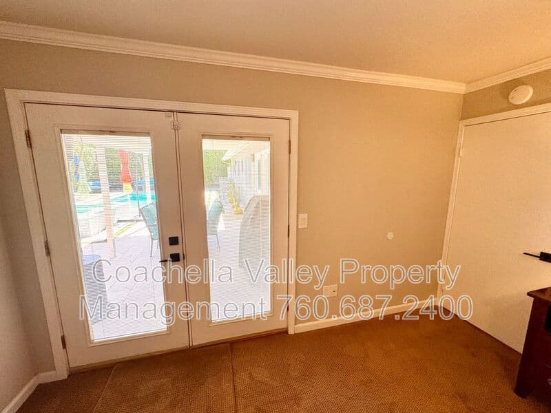 Palm Springs House: 2004 N San Antonio Rd