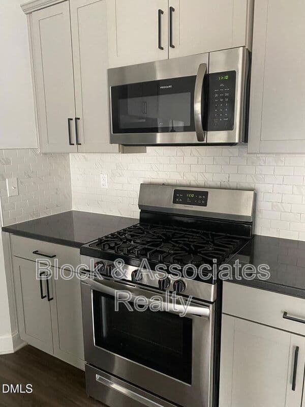 Durham House: 1308 Compass Dr