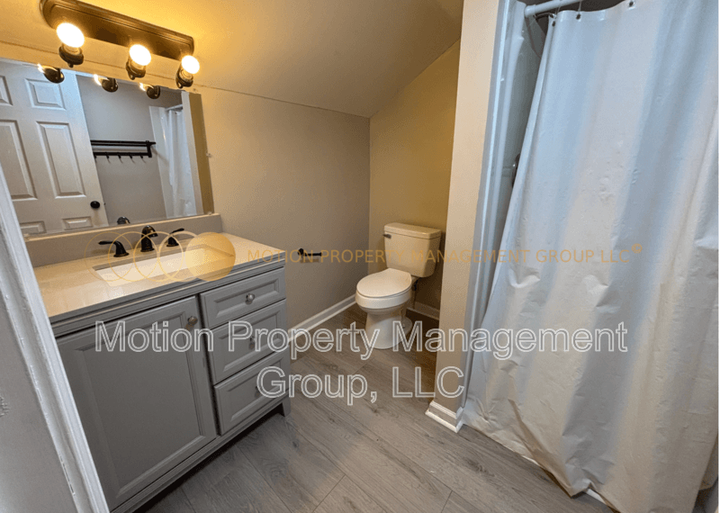 Lenoir House: 808 Harrisburg Dr SW