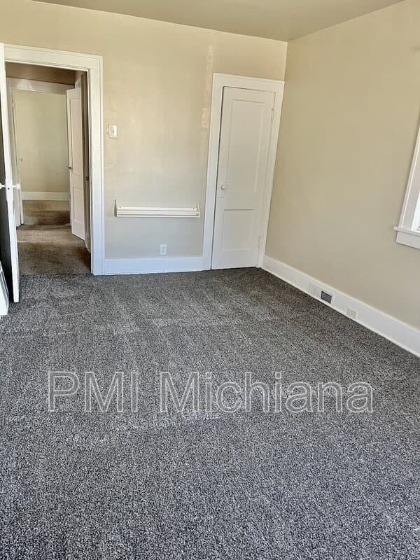 Mishawaka House: 121 W 12th St