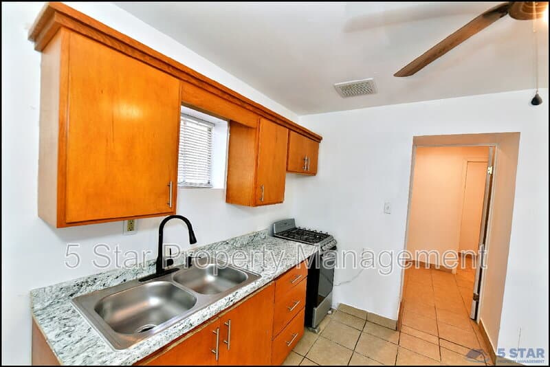 El Paso Condo: 1908B Olive Ave !!
