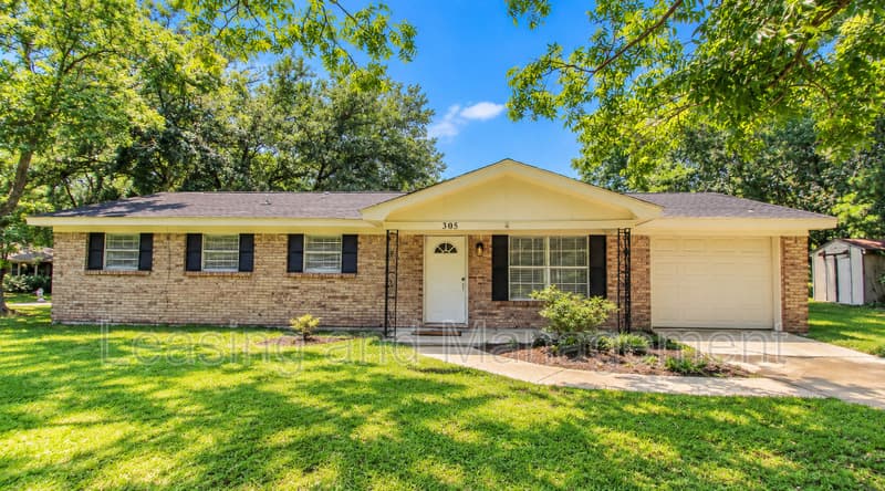 Charleston House: 305 Millcreek Drive