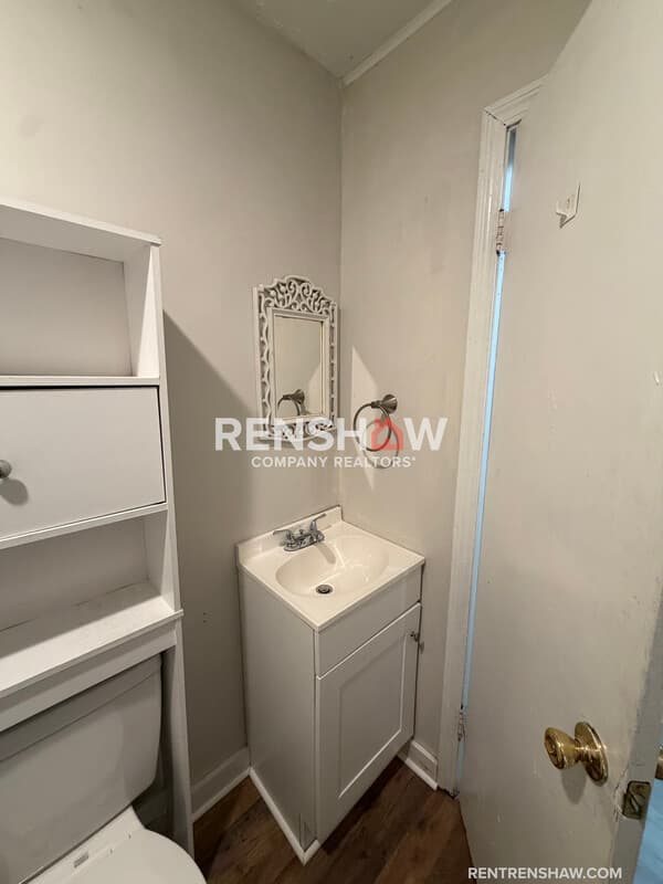 Lexington House: 450 Bedwell St