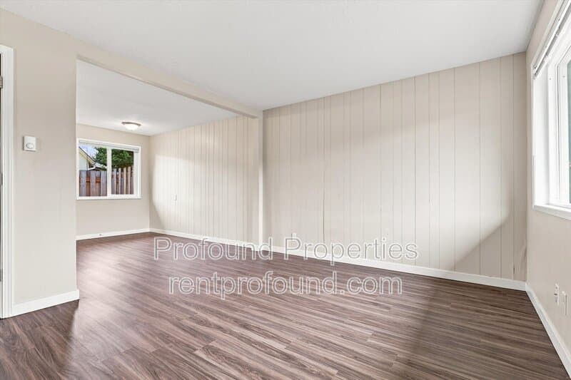 Hillsboro Condo: 742 SE 13th Avenue - B