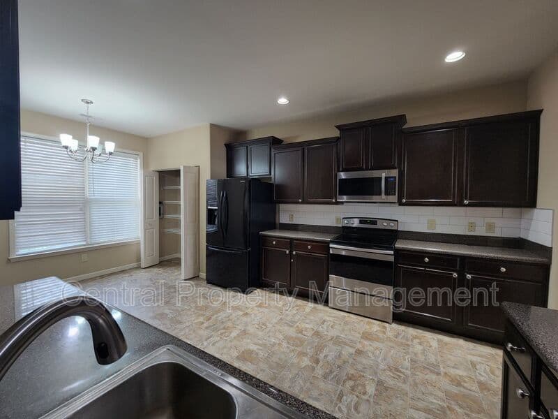 Taylors House: 1 Redwolf Lane