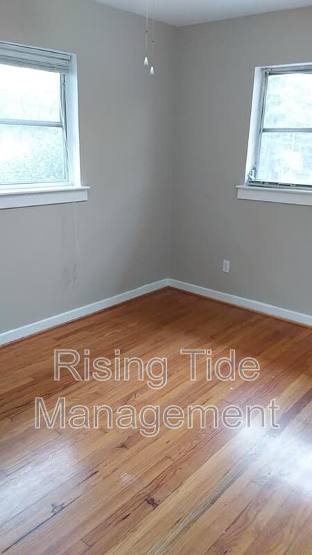 Birmingham House: 1136 Dogwood Ln
