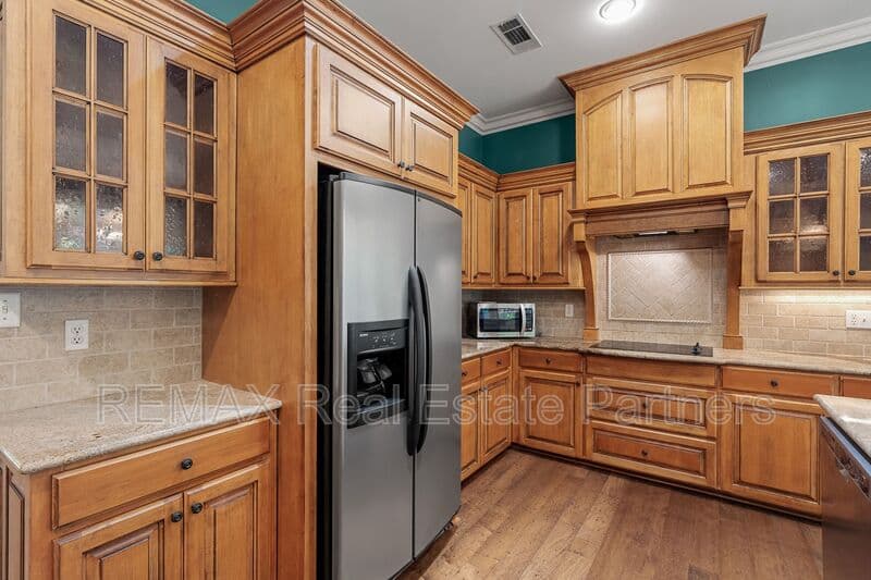Sumrall House: 107 Raybourn Rd