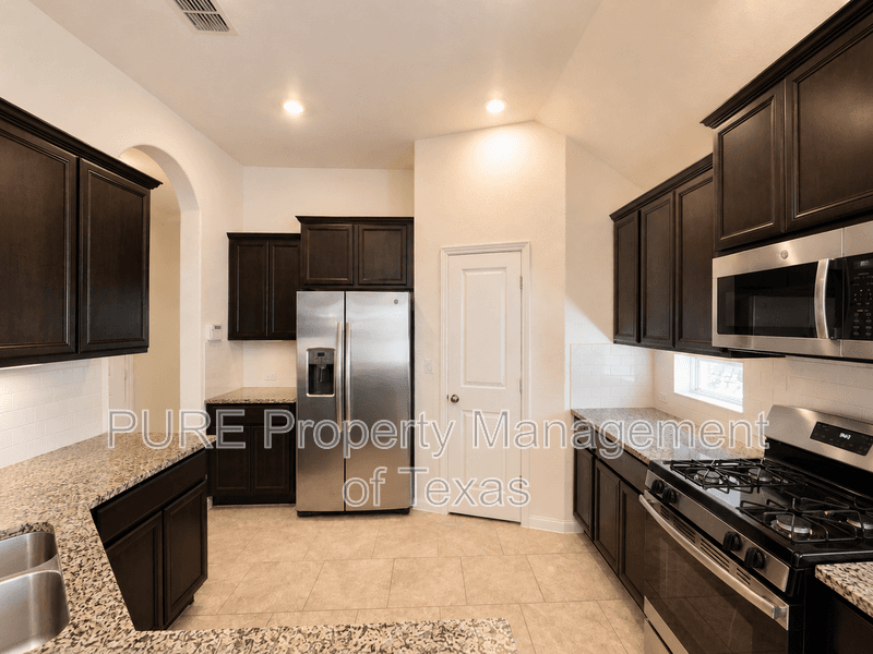 Austin House: 615 Linares Ln