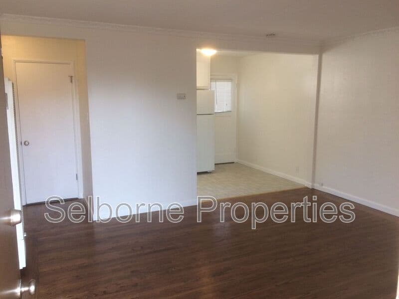 San Leandro House: 529 Callan Ave