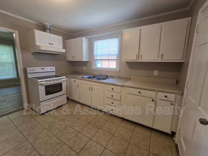Greensboro House: 1605 Pichard St.