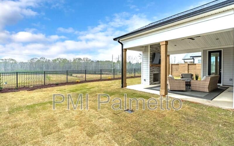 Lexington House: 2322 High Bluff Loop