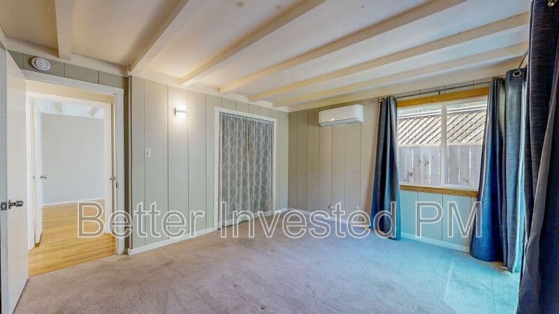 Santa Rosa House: 311 Lomitas Ln