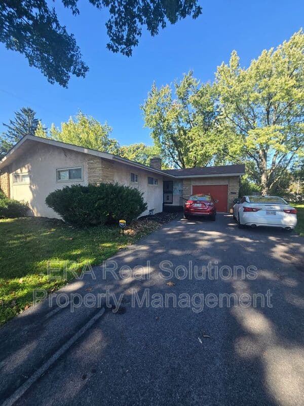 Columbus House: 3050 Clermont Rd
