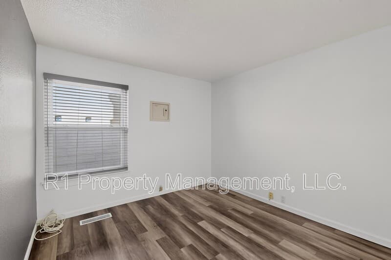 Rio Rancho House: 233 Nicklaus Drive Southeast