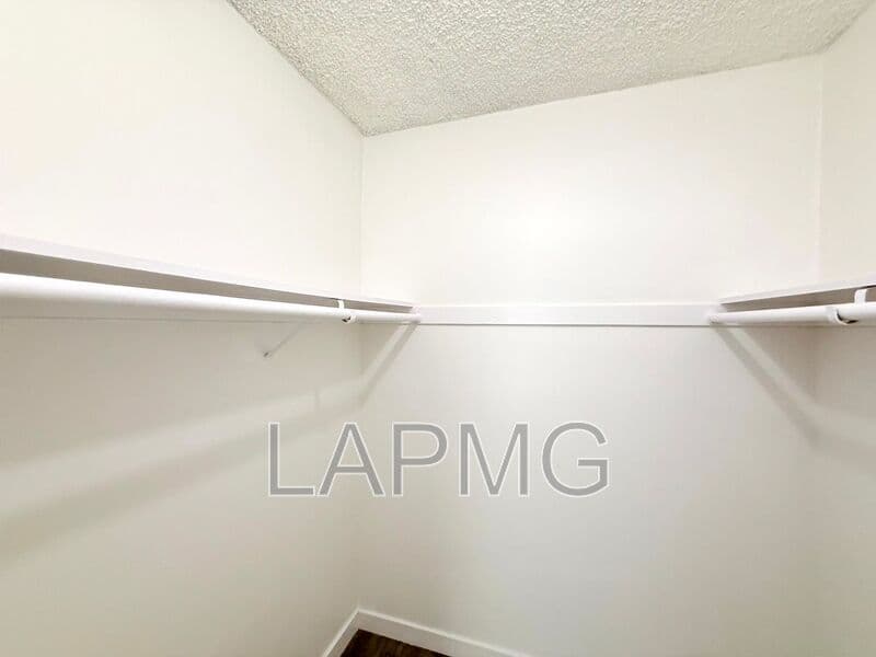 Los Angeles House: 1426 South Point View