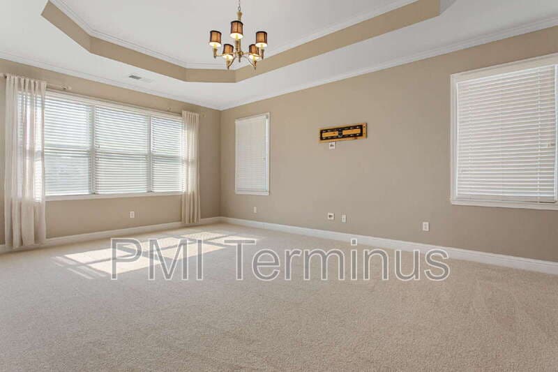 Smyrna House: 321 Creekbank Way SE