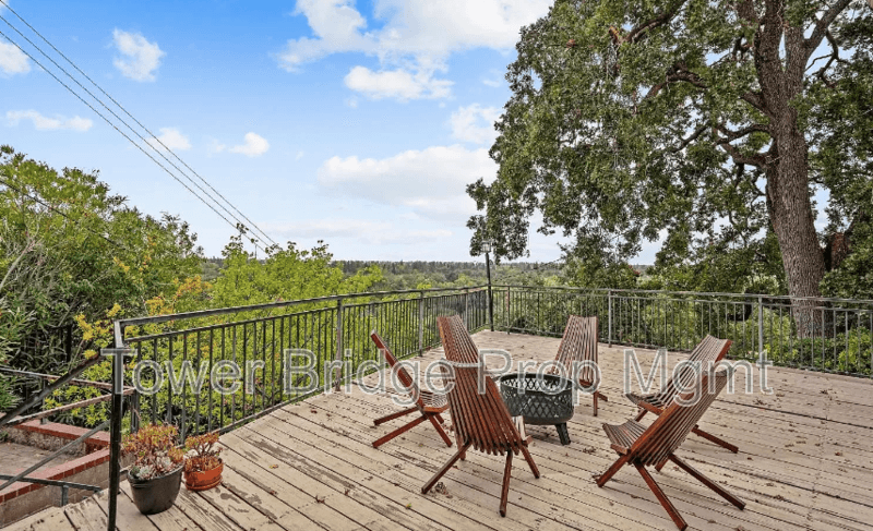 Fair Oaks House: 3937 Orangewood Dr