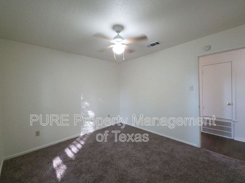Elgin House: 304 McClendon Dr