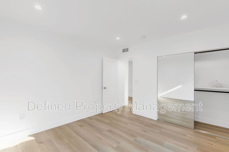 Los Angeles Condo: 8355 Blackburn Ave