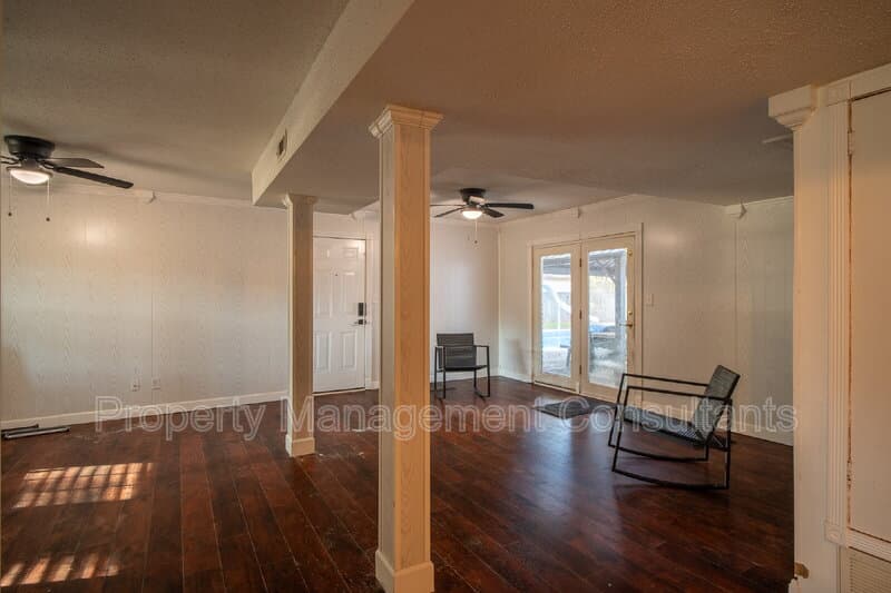 Huntsville House: 6604 Willow Ridge Road Northwest