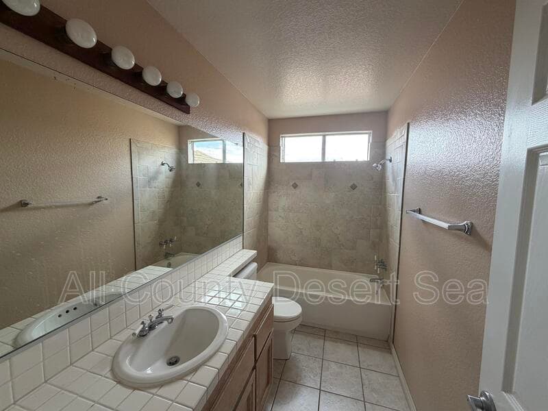 Aliso Viejo House: 12 Saint Moritz St