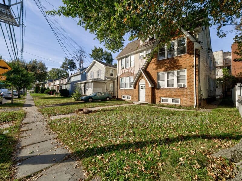 Roselle House: 706 Chestnut St.