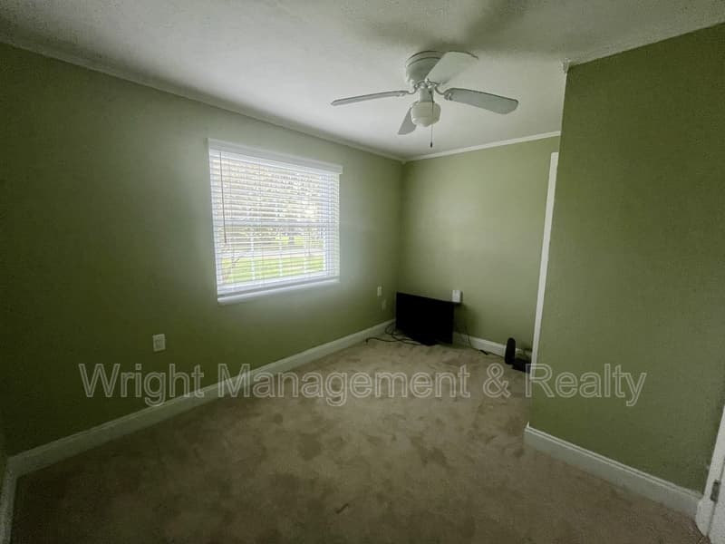St. Petersburg House: 8330 Waverly Road North
