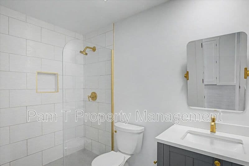 Savannah House: 201 - A W 37th St