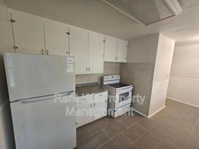 Kansas City House: 800 E 75th Terrace