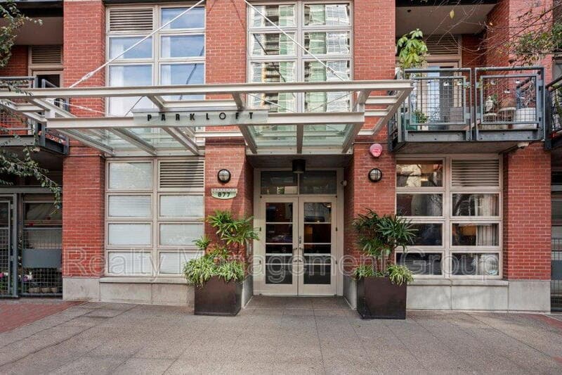 San Diego Condo: 877 Island Ave