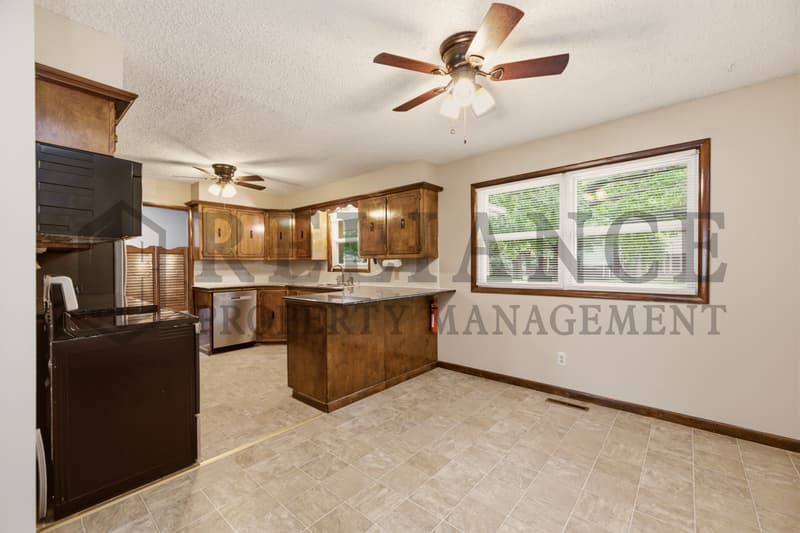 Haysville House: 428 Peach Tree Lane