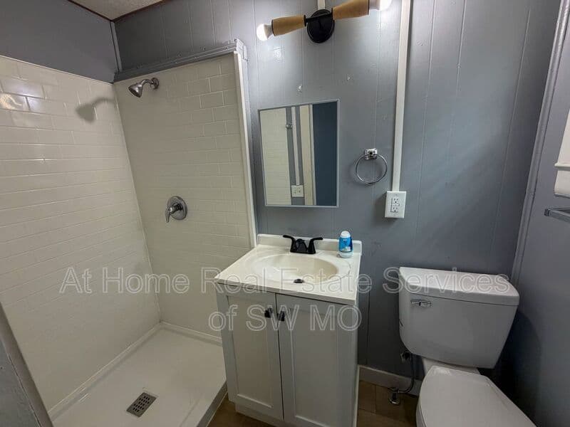 Springfield House: 521 W High St