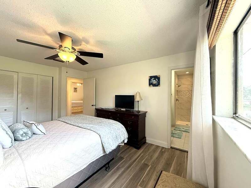 Temple Terrace Townhome: 8645 Lake Isle Drive - 1
