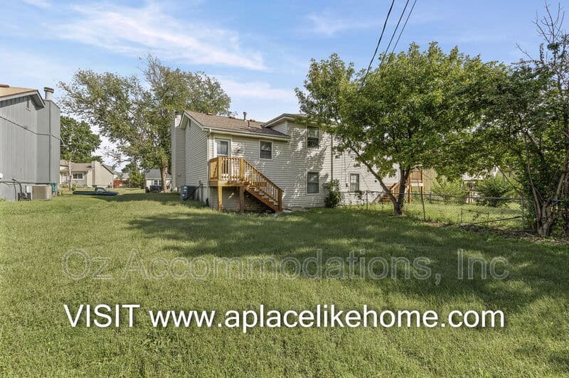 Olathe Condo: 1727 W Spruce St