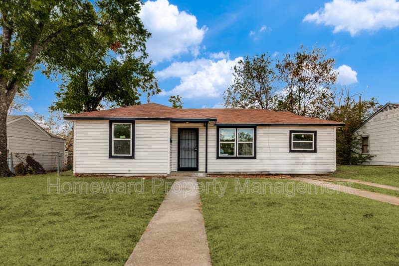Fort Worth House: 3224 Burson Avenue