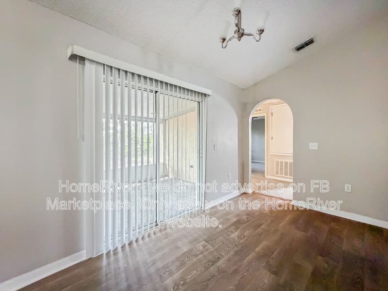 Jacksonville House: 4130 Broad Creek Ln
