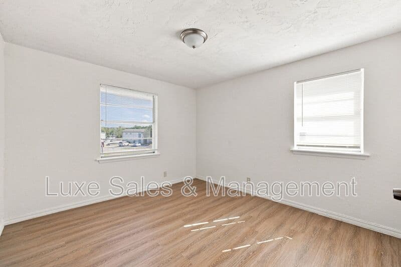 Oklahoma City House: 700 NE 81st Street